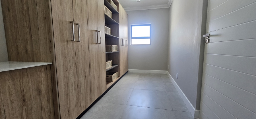 5 Bedroom Property for Sale in Myburgh Park Western Cape